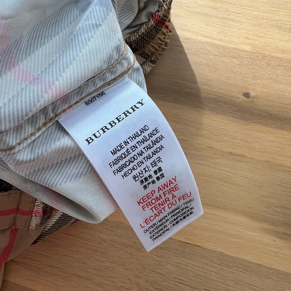 NWT Burberry boy's swim trunks - Picture 8 of 9